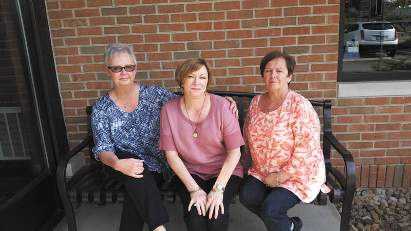 SPECIAL TO THE VINDICATOR
The Youngstown Country Club, 1402 Country Club Drive, Liberty, will host the annual Pink Ribbon Golf Classic on July 13. The cost is $99 per golfer, and all proceeds will be donated to the American Cancer Society. Lunch, a basket auction and raffle will follow the 18-hole four-person scramble. Registration and a continental breakfast will begin at 8 a.m., and a shotgun start will kick off play at 9. For details call Donna Mowrey at 330-207-9630 or Ginny Johnston at 330-219-9092. Above are from left, committee member Patty Barber, 2015 honoree Kathy Kennedy and committee member Donna Slivanya.