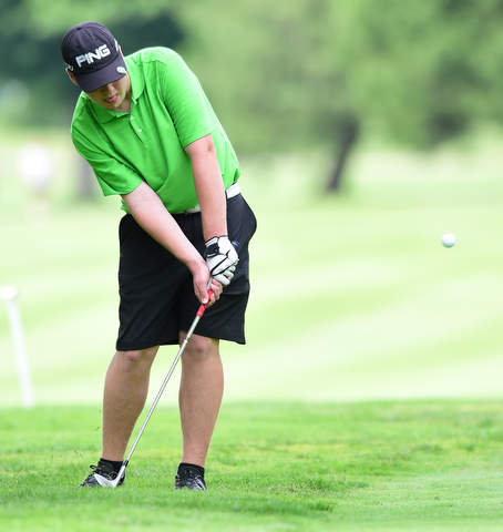 HUBBARD, OHIO - JUNE 26, 2015: Zach Jacobson of Poland chips out of the short rough and onto the green on the 18th hole Friday afternoon at Pine Lakes during a Vindy Greatest Golfer qualifying Tournament. DAVID DERMER | THE VINDICATOR