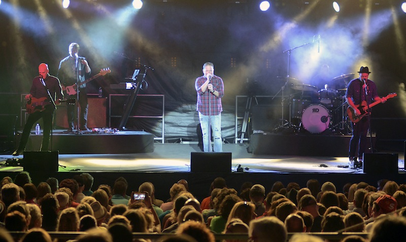 MercyMe draws crowd, praise