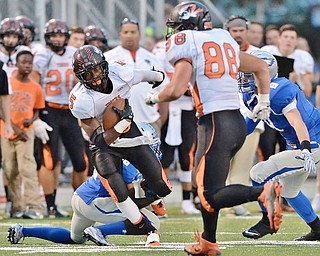 Jeff Lange | The Vindicator  SEPTEMBER 25, 2015 - Howland's Tyriq Ellis (5) rushes for yards during first half action at Hubbard High School Friday evening.