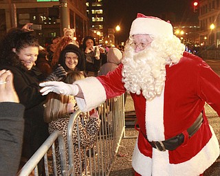 William d Lewis The Vindicator Santa arrives at 2015 Younstown ChristmasParade12-4-15.