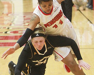 William d Lewis The vindicator Ysu's Janae Jackson(44) and Milwaukee's Emma Roenneberg(24) go for a loose ball during 1-7-16 action at YSU.