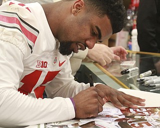 William D Lewis the vindicator  J OSU star Ezekiel Elliott during a 1-9-167 event at the Eastwood Mall in Niles.
