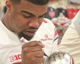 William D Lewis the vindicator  OSU star Ezekiel Elliott during a 1-9-167 event at the Eastwood Mall in Niles.