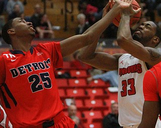 William d lewis The Vindicator YSU's Bryce Nickels(33) and Detroits Gewrald Blackshear(25) during 2-6-15 action.