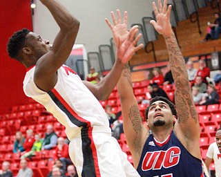 William D Lewis The Vindicator YSU's Sidney Umude(5) shoots over UIC's Julian Torres(15)