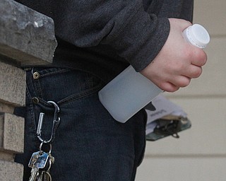      ROBERT K. YOSAY  | THE VINDICATOR..Passing out  the bottles  -  for lead testing..--30-...