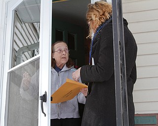      ROBERT K. YOSAY  | THE VINDICATOR..Elaine Taylor...  Meadowbrook Ave - gets the ...--30-...