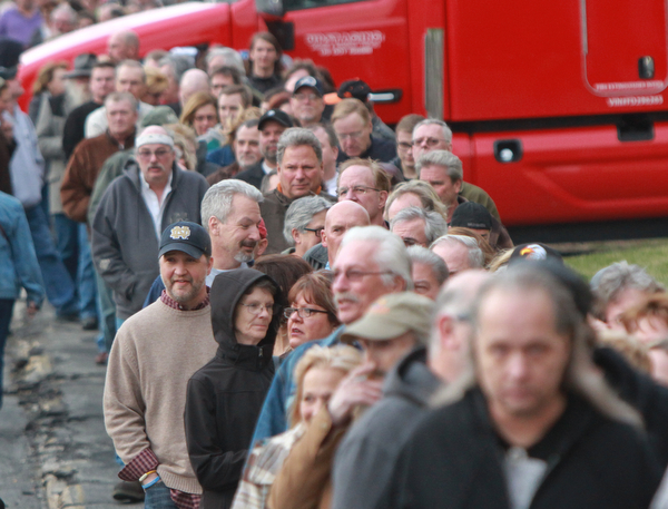 William d Lewis The Vindicator  Long line waits to enter Stambaugh for zztop showshow 3-22-16.