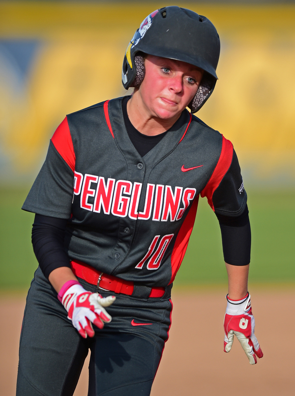 KENT, OHIO - APRIL 27, 2016: Jordan Macey #10 of YSU advances to third base on a base hit in the fifth inning of game two Wednesday night at the Diamond at Dix. Kent State won game two 3-2. DAVID DERMER | THE VINDICATOR