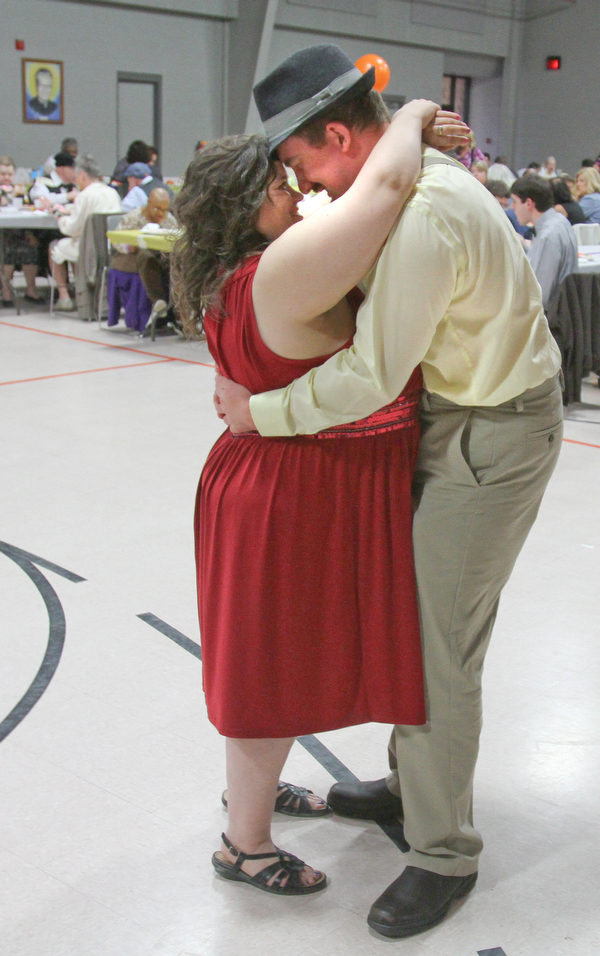 William D. Lewis The Vindicator Purple Cat clients Derrik Rex and Rana Payne dance during Purple Cat Prom held at St. Nick's Hall in Struthers 5-14-16.