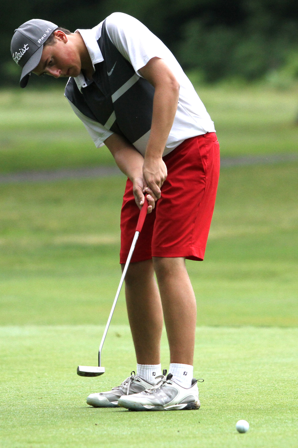 Nikos Frazier | The Vindicator..Jake Miller, of Richmond, Ind. putts the ball into the hole.