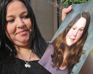 William D. Lewis/The Vindicator Shannon Pappas holds  photo of her daughter Maddison who died unexpectedly recently. She was a Fitch HS student.