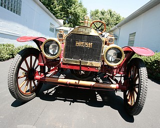        ROBERT K. YOSAY  | THE VINDICATOR...Dr Martin Abraham YSU and officials at Chengdu Technology University - China - Professor Li Jinsong. party Secretary..signed the documents- agreement - to allow engineering students from China to complete degrees at YSU. - -30-...