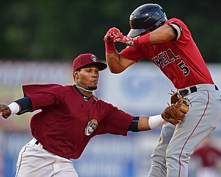 NILES, OHIO - JULY 21, 2016: Second baseman Erlin Cerda #4 of the Scrappers applies the tag to Tyler Hill #5 of the Spinners after he was caught in a rundown in the fourth inning of their game Thursday night at Eastwood Field. DAVID DERMER | THE VINDICATOR