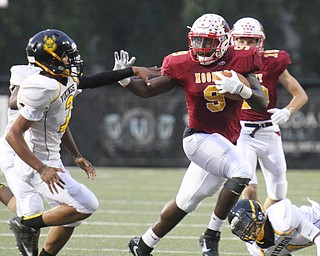 William D Lewis The Vindicator Mooney Jaylen Hewlett (9) scampers for 1rst qtr yardage Sept 9 against Akron north.