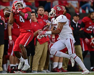 YOUNGSTOWN, OHIO - OCTOBER 1, 2016: Receiver Damoun Patterson #4 of YSU hauls in a pass after beating the coverage from Adam Harris #7 of South Dakota during the first half of their game Saturday afternoon at Stambaugh Stadium. YSU won 30-20. DAVID DERMER | THE VINDICATOR