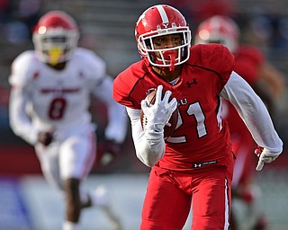 YOUNGSTOWN, OHIO - OCTOBER 1, 2016: Receiver Darien Townsend #21 of YSU runs in the open field after a reception during the first half of their game Saturday afternoon at Stambaugh Stadium. YSU won 30-20. DAVID DERMER | THE VINDICATOR