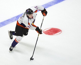 Youngstown Phantoms defenseman Brandon Estes (22) receives a pass against the Madison Capitols during the second period at the Covelli Centre on October 8, 2016. Scott R. Galvin | Vindicator