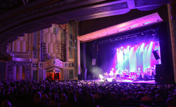 William D. Lewis The Vindicator  Singer Paul Anka at DeYor Performing Arts Center for a concert Oct 12, 2016.