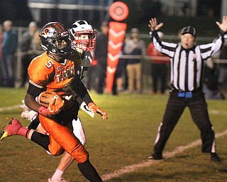 William D. Lewis/The Vindicator Howland's Tariq Ellis(5) scores while during 2nd qtr ofOct 13, 2016 action at Howland.