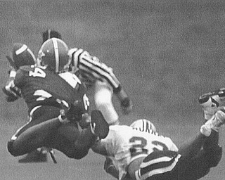 THE CATCH- HERB WILLIAMS MAKES THE PLAHY OF THE GAME TO KEEP YSU ALIVE. CHUCK MURRAY OF VILLANOVA IS DEFENDING ON 4TH AND 11 WITH 1:12 KEFT AND YSU DOWN BY TWO RAY ISSAC THREW A PASS TO WILLIAMS HE HAD CONTACT WITH THE DEFENDER ANF THE BALL WAS TOPPED AND ON THE WAY BACK DOWN WILLIAMS MADE THE CATH. 11/30/91