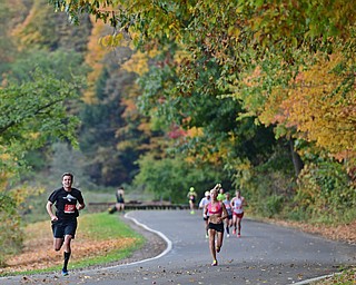 YOUNGSTOWN, OHIO - OCTOBER 23, 2016: Eric Shafer of Pittsburgh, Pennsylvania leads a pack of runners on West Glacier Drive inside Mill Creek Park during the Peace Race, Sunday morning. DAVID DERMER | THE VINDICATOR
