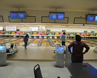 Neighbors | Alexis Bartolomucci.Students from Austintown Fitch High School came to Wedgewood Lanes on Oct. 2 to participated in the Relay for Life kick off bowling event.