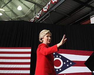 Kent, Ohio: Monday, Oct. 31, 2016..Democratic presidential nominee, Hillary Clinton says goodbye to supporters at the Kent State University Recreation & Wellness Center in Kent, Ohio. (Nikos Frazier | The Vindicator)