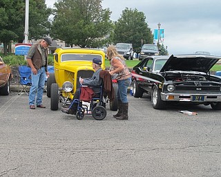 Neighbors | Alexis Bartolomucci.Residents and their families walked around the Beeghly Oaks parking lot on Oct. 1 to look at and learn about the different cars on display during the first annual car cruise at Beeghly Oaks.