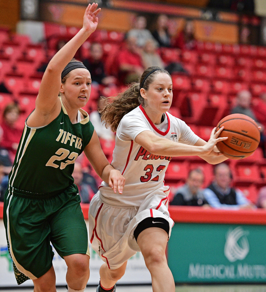 YOUNGSTOWN, OHIO - NOVEMBER 23, 2016: Jenna Hirsch #32 of YSU passes the ball while being pressured by Allie Miller #23 of Tiffin during the first half of their game Wednesday night at the Beeghly Center. DAVID DERMER | THE VINDICATOR