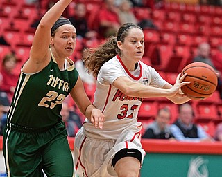 YOUNGSTOWN, OHIO - NOVEMBER 23, 2016: Jenna Hirsch #32 of YSU passes the ball while being pressured by Allie Miller #23 of Tiffin during the first half of their game Wednesday night at the Beeghly Center. DAVID DERMER | THE VINDICATOR