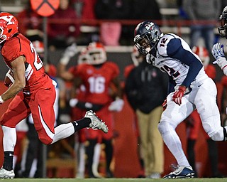 YOUNGSTOWN, OHIO - NOVEMBER 26, 2016: Jody Webb #20 of YSU breaks away from the Samford defense for a 62 yard touchdown run during the second half of their playoff game Saturday evening at Stambaugh Stadium. Youngstown State won 38-24. DAVID DERMER | THE VINDICATOR