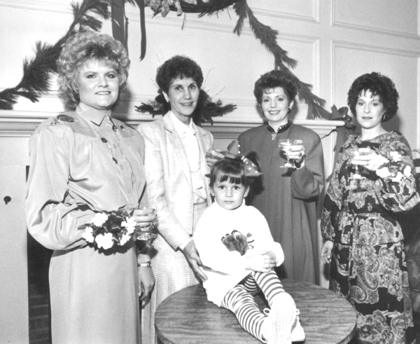 12041987 Warren Junior Women's League Champagne Luncheon Margo Hiller, a modelsitting on table, and from left, Valerie Burke, Barbara Anderson, Nancy Merio and susan Burkey.