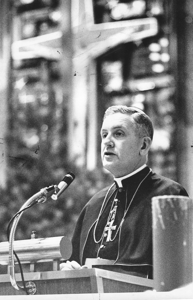 12231966 Bishop James Malone addressing first eccumenical advent service at St Columba Cathedral.