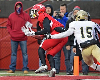 YOUNGSTOWN, OHIO - DECEMBER 10, 2016: Isiah Scott #9 of YSU catches a pass in the end zone to score a touchdown beating George Gbesee #15 of Wofford during the second half of their FCS quarterfinal playoff game Saturday afternoon at Stambaugh Stadium. YSU won 30-23 in double overtime. DAVID DERMER | THE VINDICATOR