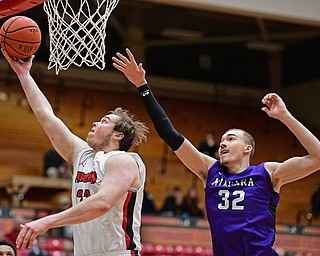 YOUNGSTOWN, OHIO - DECEMBER 13, 2016: Jorden Kaufman #32 of YSU goes to the basket while being chased by Dominic Robb #32 of Niagara during the first half of their game Wednesday night at the Beeghly Center. DAVID DERMER | THE VINDICATOR