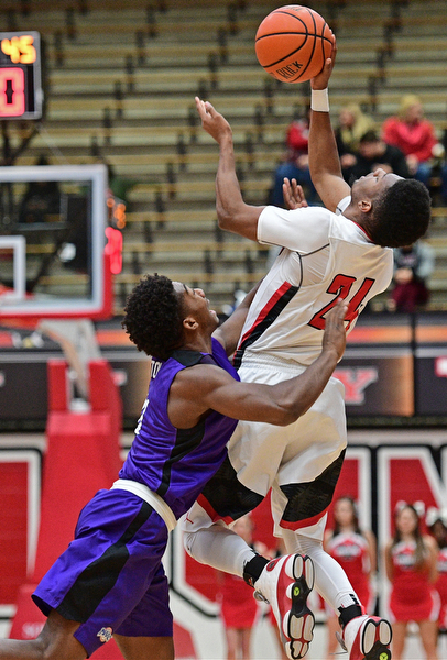 YOUNGSTOWN, OHIO - DECEMBER 13, 2016: Cameron Morse #24 of YSU catches an in bounds pass while being pressured by Chris Barton #0 of Niagara during the first half of their game Wednesday night at the Beeghly Center. DAVID DERMER | THE VINDICATOR