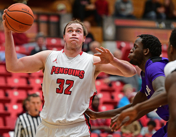 YOUNGSTOWN, OHIO - DECEMBER 13, 2016: Jorden Kaufman #32 of YSU drives on Ali Tew #30 of Niagara during the first half of their game Wednesday night at the Beeghly Center. DAVID DERMER | THE VINDICATOR
