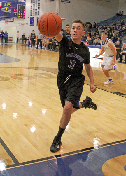 Lakeview's Austin Shortreed (3) tries to save the ball from going out of bounds during the first half of Friday nights matchup against Poland at Poland Seminary High School.  Dustin Livesay  |  The Vindicator  12/16/16  Poland.