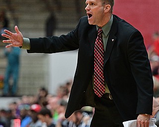 YOUNGSTOWN, OHIO - DECEMBER 21, 2016: John Barnes shouts instructions from the sideline during the second half of their game Tuesday morning at Beeghly Center. YSU won 84-71. DAVID DERMER | THE VINDICATOR