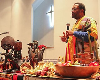 William D. Lewis the Vindicator Kenneth King explais symbols of Kwanza during 12-26-16 Kwanza event at New Bethel Baptist Chiurch in Youngstown