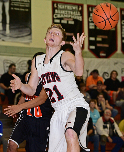 VIENNA, OHIO - DECEMBER 26, 2016: Tanner Hunt #21 of Mathews can't hang on to the pass from a teammate during the first half of their game Monday night at Mathews High School. DAVID DERMER | THE VINDICATOR