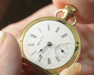 William D. Lewis The Vindicator   Longtime downtown watch repairman Nicholas Yurchyk at work on a pocket watch in his Federal St shop 12302016