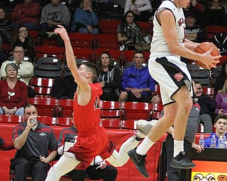 Struthers guard Andrew Carbon(5) jumps into the air for the pass during the fourth quarter as The Struthers Wildcats takes on the Edgewood Warriors at the Struthers High School Fieldhouse in Struthers on Tuesday, Jan. 3, 2017. Struthers won, 55-45...(Nikos Frazier | The Vindicator)..