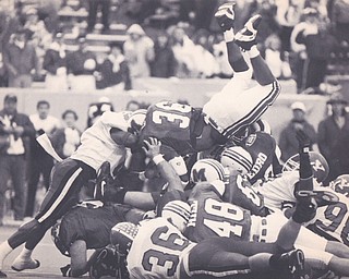 THE PLAY OF THE GAME MARSHALL RUNNING BACK CHRIS PARKER #36 IS STOPPED ON A FOURTH AND INCHES AT THE GOAL LINE TO SEAL THE PENGUINS SECOND NCAA DIV 1-AA NATIONAL CHAMPIONSHIP Dec. 18, 1993 Bob DeMay | The Vindicator File Photo