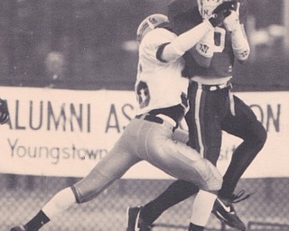 YSU vs IDAHO- YSU Receiver Don Zwisler catches a TD pass as eddie beavers of idaho defends 12/11/1993
