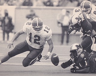 YSU QG MARK BRUNGARD LOOKS TO RECOVER A PENGUIN FIELD GOAL BLOCKED BY MARSHALL LATE IN THE SECOND QUARTER. DOUGLAS OSTER | THE VINDICATOR FILE PHOTO