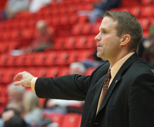 William D. Lewis The Vindicator YSU's coach John Barnes during game with UIC's Jan 12 , 2017 at YSU.