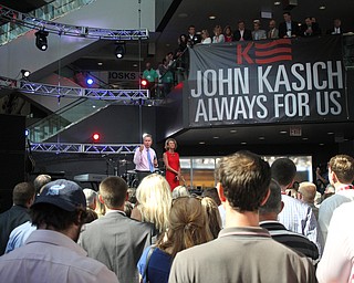 Nikos Frazier | The Vindicator..Gov. John Kasich and his wife Karen Kasich thank supporters for their support during his time as a republican presidential nominee hopefull.